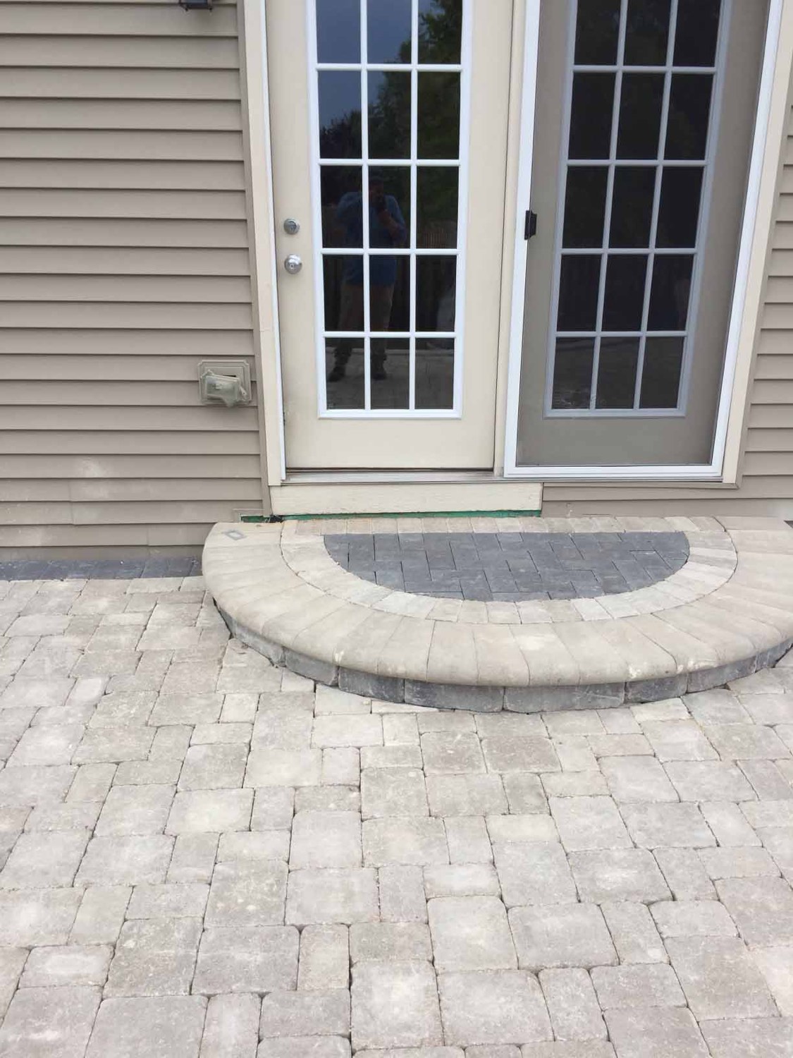 Two-tone paver step and patio by Durane’s Landscaping